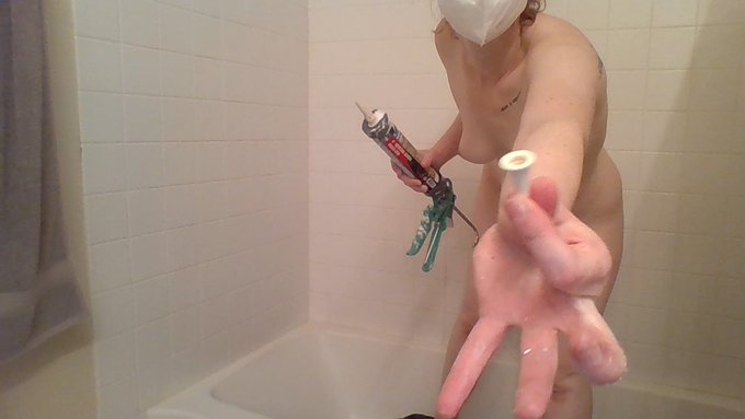 Step 1: Unscrew the tip ☠️😸 #feminine #homeimprovement https://t.co/d5AxE4aEV9<a href="/tag/feminine"class="tags">#feminine</a><a href="/tag/homeimprovement"class="tags">#homeimprovement</a>