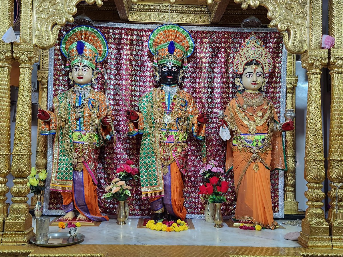 આજ ના પવિત્ર ને પાવન દિવસ #શરદ_પૂર્ણિમા ના ભગવાન શ્રી વડવાળા દેવ ના દિવ્ય દર્શન
#જયજયવડવાળા 
<a href="/vadwaladudhrej/">Vadwaladham Dudhrej</a>