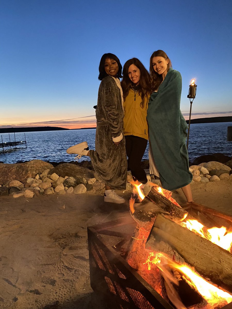 bukola_8's tweet photo. That was so much fun y’all. Loved watching with you 🍿🎬🫶✨ This movie was a dream to film this summer. The best cast and crew ♥️

#pictureperfectromance @SCHeartHome @celestedesjard @beekingsley @JonMcLaren @David_Pinard @TheOfficialKato @andrewcymek https://t.co/pEdA5ZnNu9