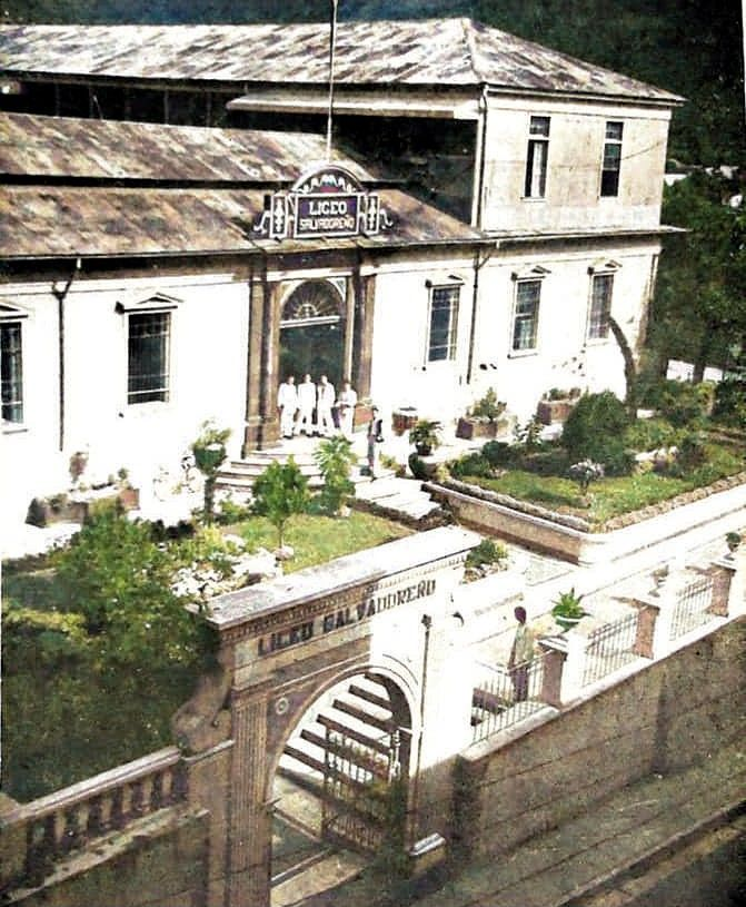 EShistoria32's tweet photo. Liceo Salvadoreño, San Salvador, 1950. https://t.co/uRbVEUaNWZ