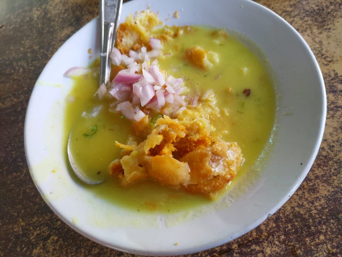 Harshad_DEC's tweet photo. Had an opportunity to try this #Marwadi_innovation if I may call it. It’s called #KadhiKachori served at a food stall in the dense Fabric market in Ichalkaranji, nr Kolhapur
⁦@ROHITKUMBHOJKAR⁩ ⁦@omkarthatte⁩ ⁦@imbevda⁩ ⁦⁦@SjAmruta⁩ ⁦@girishkorde⁩ https://t.co/YpWpIjYUH4