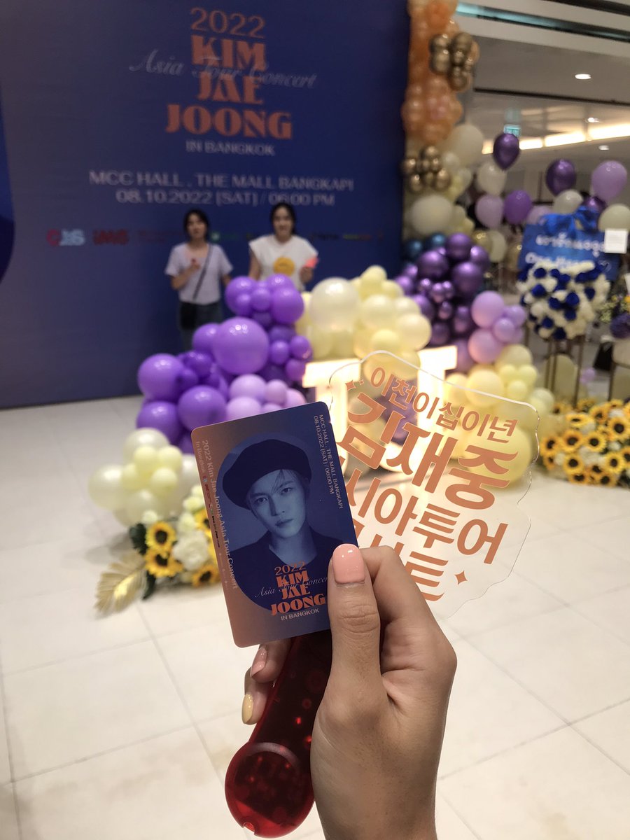 Jerdjaa_jj's tweet photo. รักที่สุดเหมือนเดิม~~~ ไม่มีอะไรมาพังทลายยยยย #kimjaejoonginBKK @bornfreeonekiss แม้จะไม่ได้เข้าทวิตมาหลายเดือน อิ้อิ้ https://t.co/fKnxUbGc9X