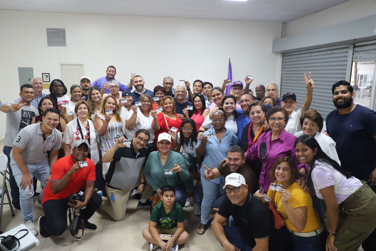 panamenistas's tweet photo. Empezamos la expedición de carnets a panameñistas a cambio de una donación simbólica, que ayudará a la rehabilitación y reapertura de nuestra Sede principal "Jorge Pacífico Adames".
¡Gracias a todos los que participaron! https://t.co/XBt18zCUXt