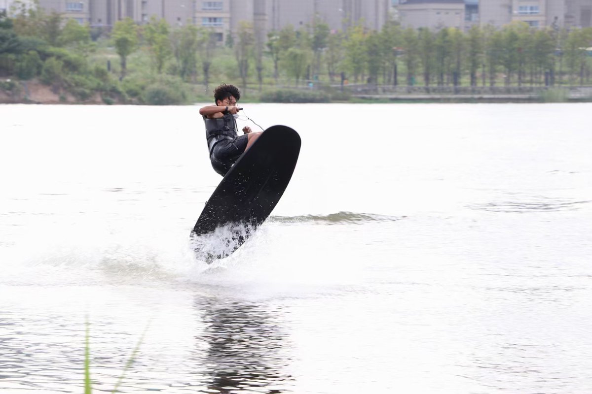HoverstarVideo's tweet photo. Life is short. Have fun and live to your fullest.
#hoverstar #surfboard #motosurf #motorizedsurfboard #electricsurfboard #design #jetboard #hydrofoil #jetboard #findfreedom #sailing #watersports #flyboard #yachting #yachtinglife #surf #surfing #havospark https://t.co/dDiz0wBc53