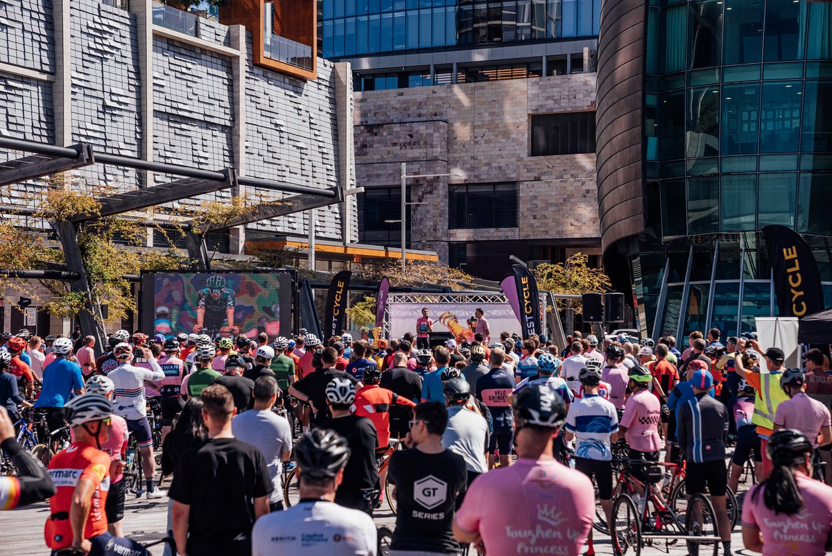 InsideWAIS's tweet photo. Perth packed Barrack Square on Saturday to welcome home WAIS graduate and 2022 @giroditalia winner @JaiHindley
๐ธ ZW Photography #InsideWAIS #JaiHindley #Giro #CityofPerth #VisitPerth https://t.co/RBUM8pXmUZ