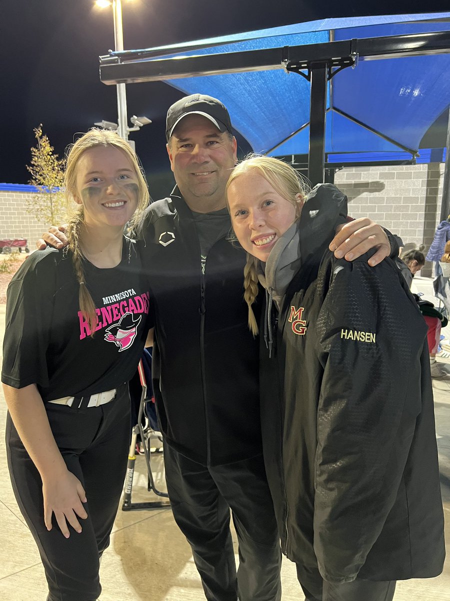 In Sioux Falls &amp; I run into two Crimson Stars at the Showcase!! <a href="/HansenTarin/">Tarin Hansen</a> &amp; Ava Ihle!!! #GreatToSeeYou #CrimsonFamily #CrimsonPride