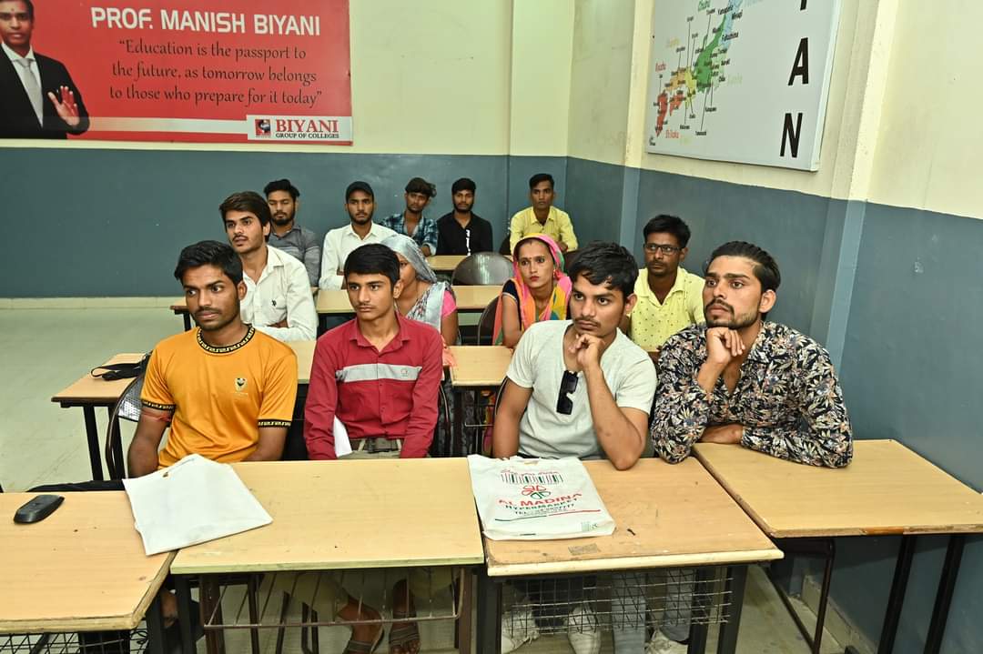 MYBJaipur's tweet photo. District Youth Festival Jaipur
#Poetry #Wrriting #Competition #कविता #लेखन @ianuragthakur
@NisithPramanik @YASMinistry
@Nyksindia @AmritMahotsav @RajasthanNyks
#NykJaipur
#YuvaUtsav
#NyksYuvaUtsav
#IndiaAt2047
#YouthProgram
#जिला #युवा #उत्सव #नेहरू #युवा #केन्द्र #जयपुर https://t.co/FBQv1J2l13