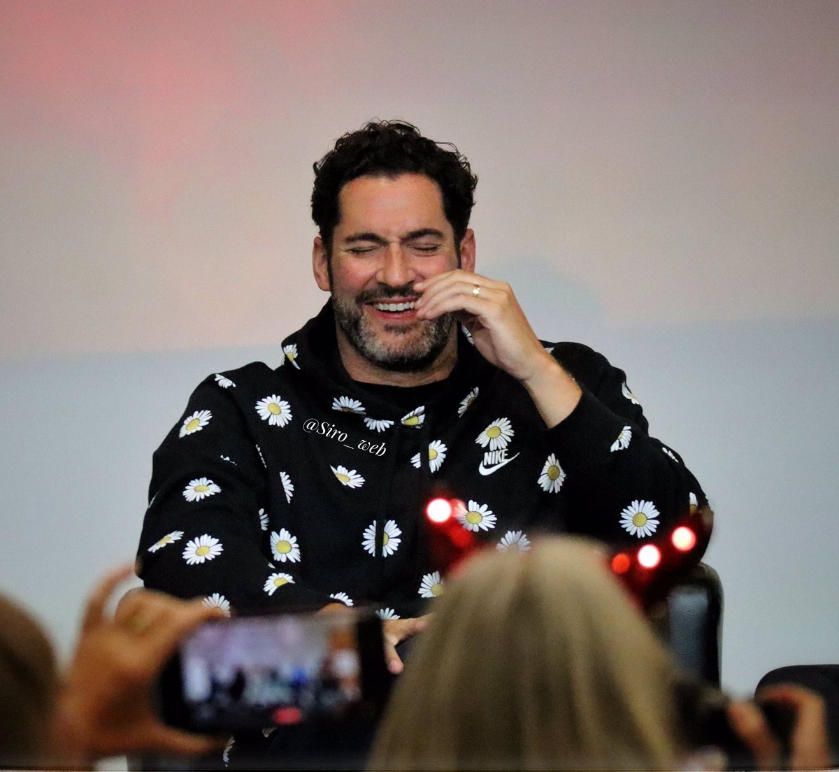 these pictures are so cute!! i love this guy, so full of love and happiness.🥹😍 
#TomEllis 

pc: <a href="/siro_web/">😈Just me 😈 PEACE 🇺🇦💙💛</a>