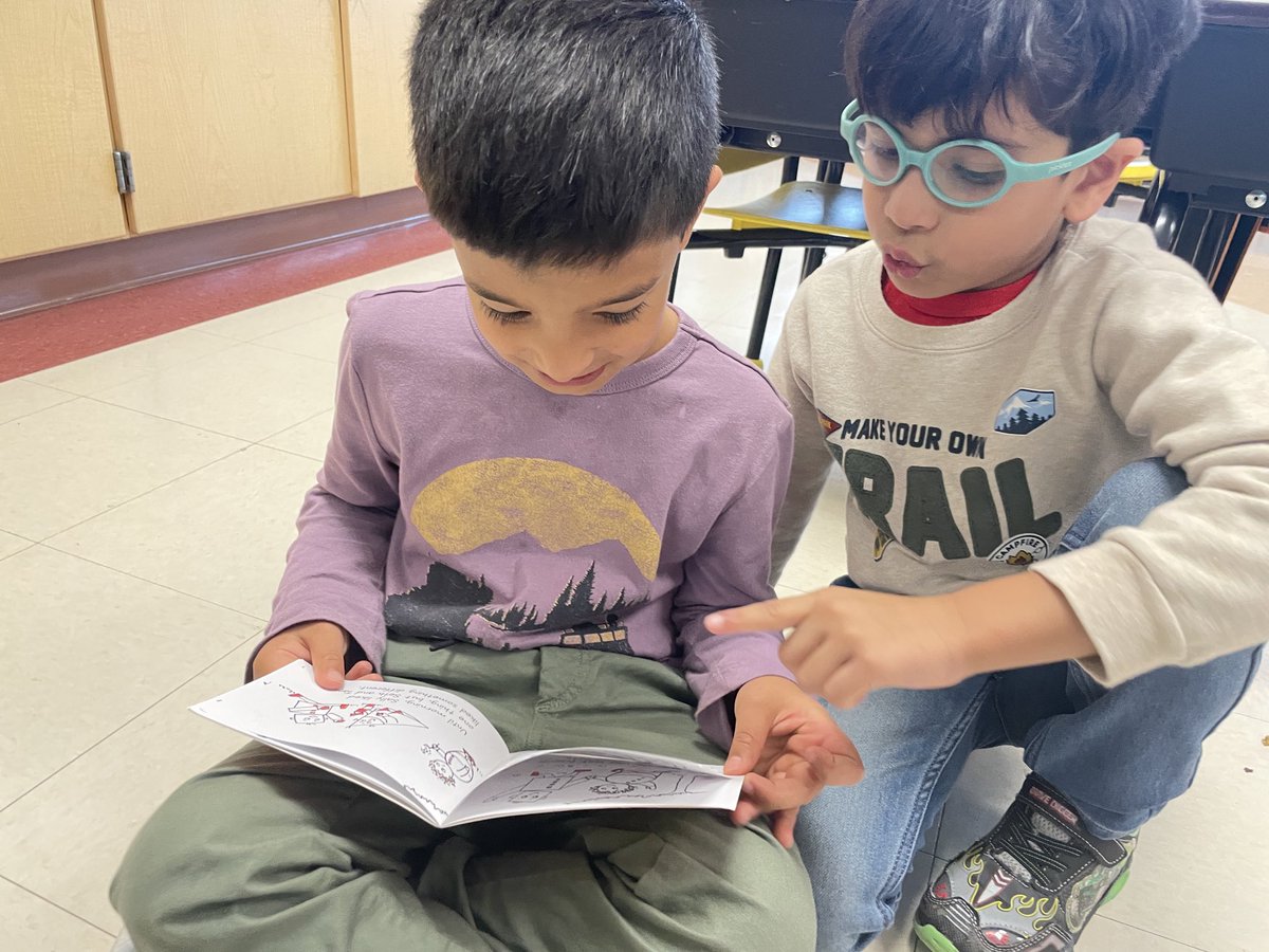 djcasano1's tweet photo. Book Buddies are great tools to helps us grow as readers. #EWlearns https://t.co/t3yp3sZSQn