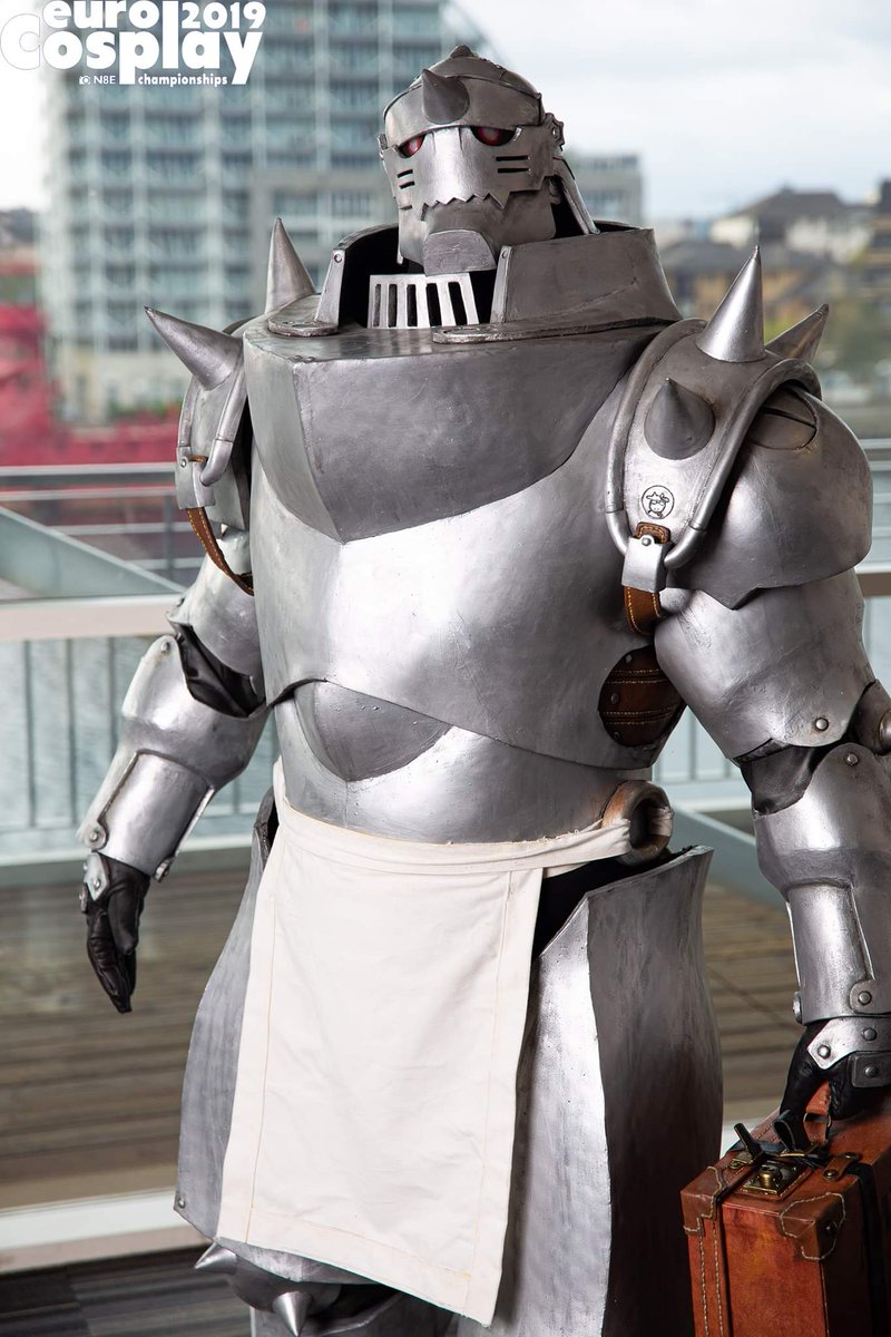 Also happy #internationallesbianday to fellow lesbians obsessed with swords and armor. My Alphonse cosplay says hi