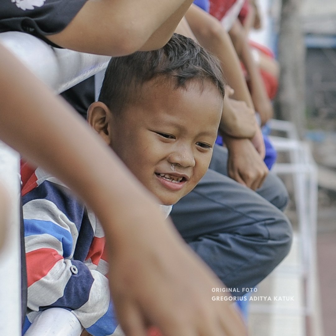 stevengregrard's tweet photo. Budaya mendukung turun temurun dan tanpa paksaan. Rasa yang mengalir murni dan alami, secara jelas menunjukan besarnya sebuah nama, PERSIB. 

#PERSIBsalawasna https://t.co/XfGotwYPMR