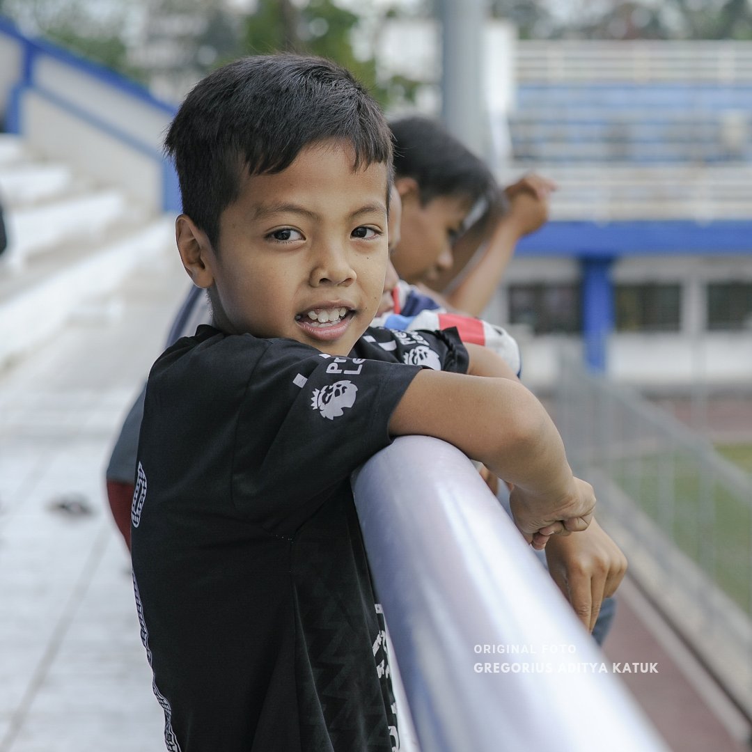 stevengregrard's tweet photo. Budaya mendukung turun temurun dan tanpa paksaan. Rasa yang mengalir murni dan alami, secara jelas menunjukan besarnya sebuah nama, PERSIB. 

#PERSIBsalawasna https://t.co/XfGotwYPMR