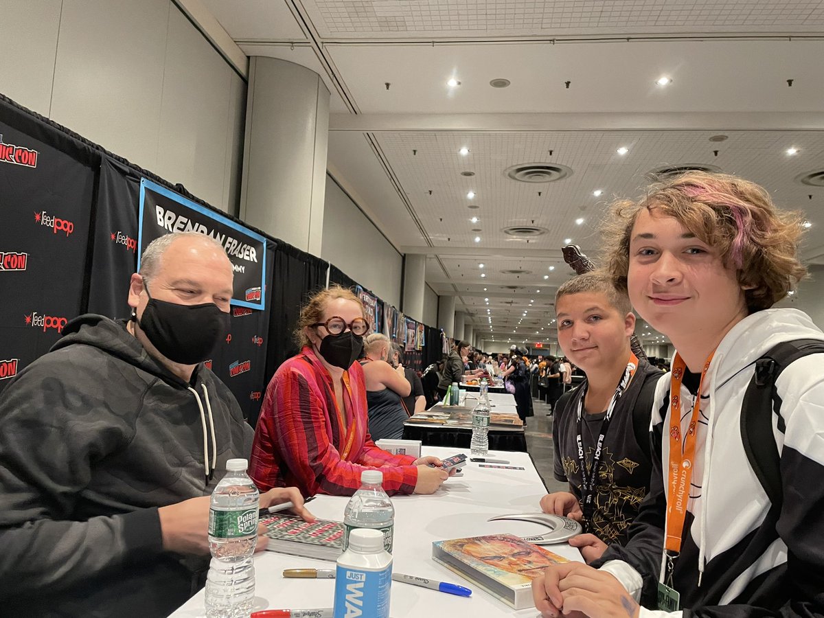 jaunca's tweet photo. Meeting @vincentdonofrio @NY_Comic_Con today. Highlight of the day, as well as chatting with some amazing people in line 
#payitforward #optimism https://t.co/SeWtySbz2T