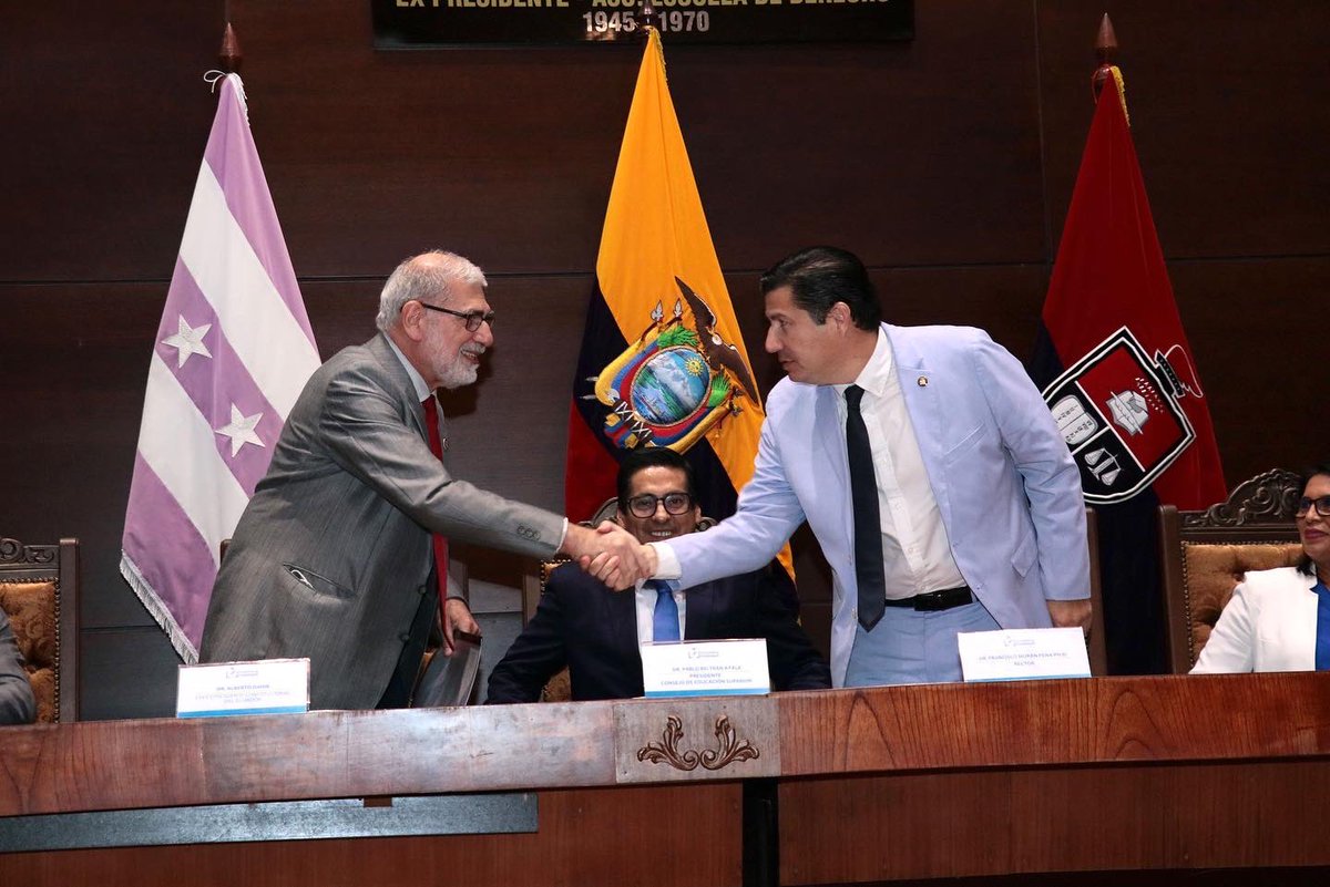 PacoRector's tweet photo. En una sesión solemne organizada por el @ces_ec, recibimos el nuevo reglamento de creación de sedes y extensiones del sistema de educación superior, que permitirá a las Universidades e Institutos tener mayor libertad para poder ampliar la oferta académica en todo el país. https://t.co/gvidoYfaq8