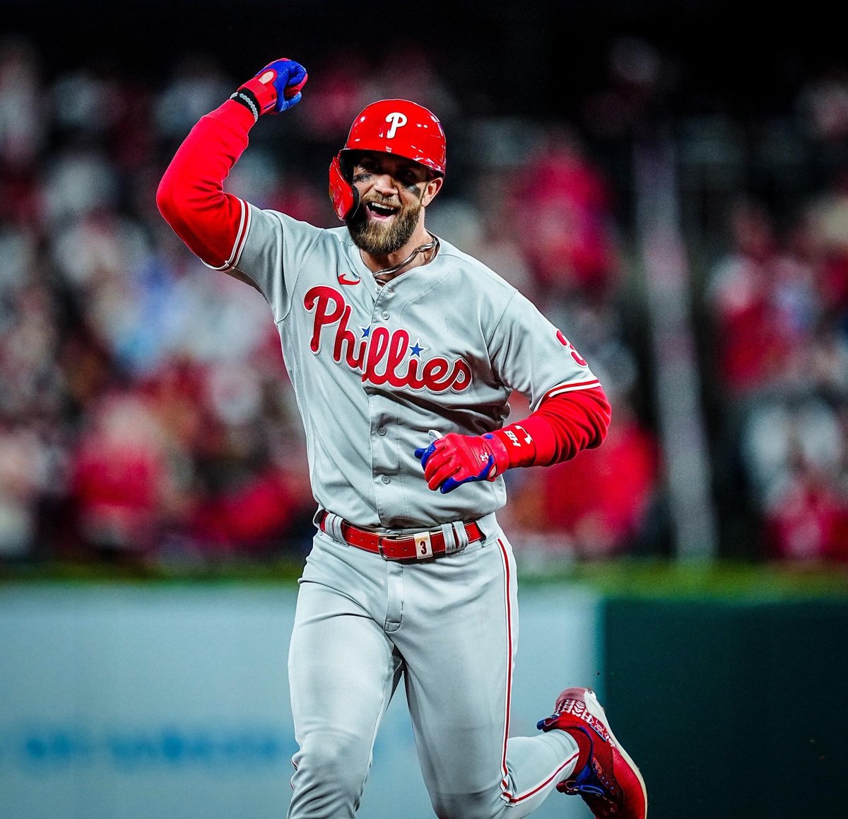 IAMBobBurke's tweet photo. Go Phils!!! 👊🏻🙌🏻💪🏻 #RingTheBell 🔔 #REDoctober ⚾️ #NLDS @Phillies https://t.co/Ke9g3JHbPa