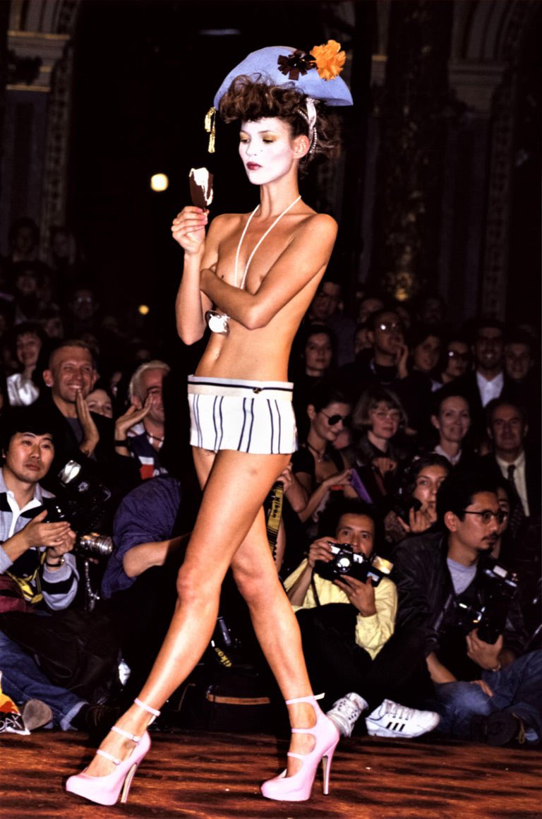 lov3struckmag's tweet photo. - Kate Moss for @viviennewestwood ‘Cafe Society’ SS93 https://t.co/Kilofieevs