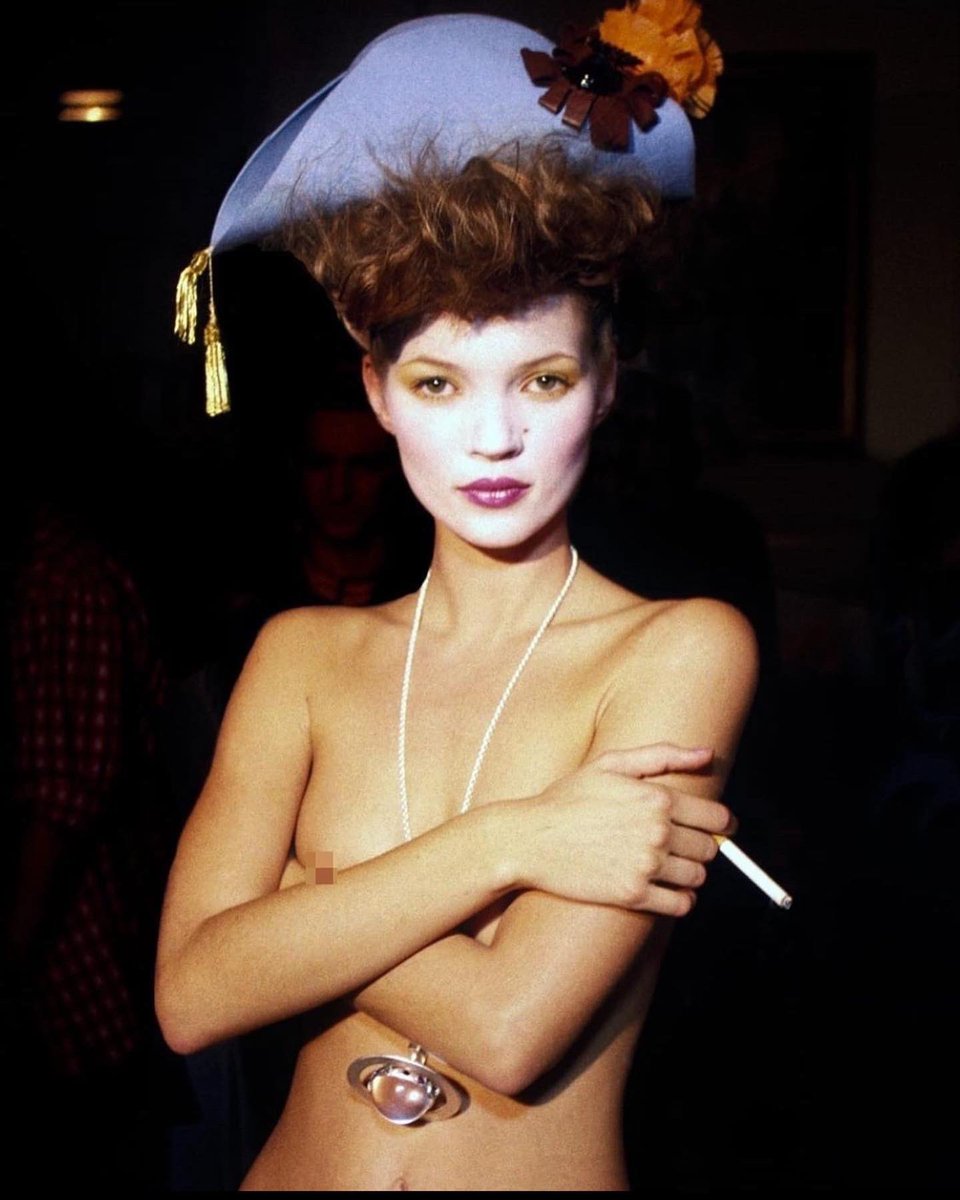lov3struckmag's tweet photo. - Kate Moss for @viviennewestwood ‘Cafe Society’ SS93 https://t.co/Kilofieevs