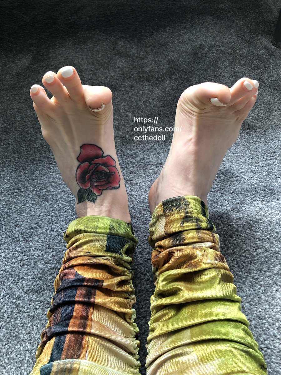 CcTheDoll1's tweet photo. Go to my OF it’s better there🍬👅🦶 https://t.co/X1a8T1n0sy
