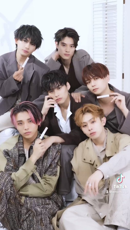 Fem_EbrUUAAArLe?format=jpg&name=900x900