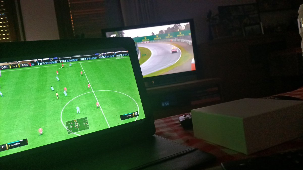 Leventandome a las 7h para ver a @javichaves_AR jugando al fifa✅