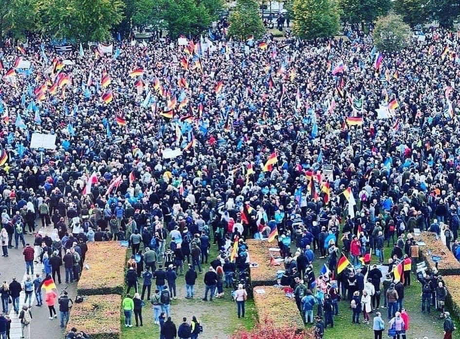 GtzFrmming's tweet photo. Niedersachsen! Wir haben gestern auch für euch demonstriert. Stimmt bitte gegen Krieg, Hunger und Kälte. Nur die  AfD kämpft konsequent für Frieden, Wohlstand und sichere Energieversorgung. #Niedersachsen https://t.co/EwikuE2BZe