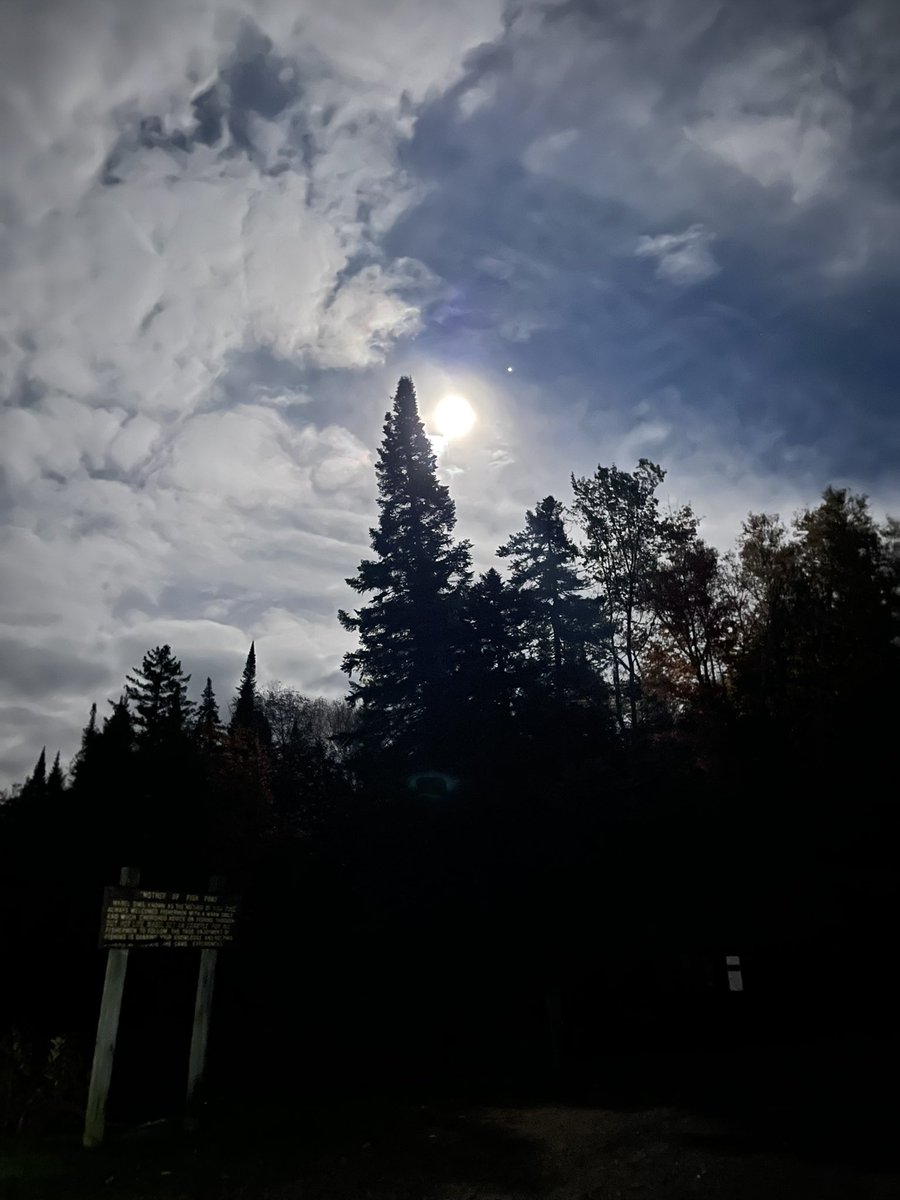 Samantha12Sue's tweet photo. π #moon #luna #FullMoon #night #midnight #NightOut #DateNight #UnderTheStars #happy #peaceful #pond #FishPond #NHfinds #trees #outside #forest #dark https://t.co/Dx23G89IUO