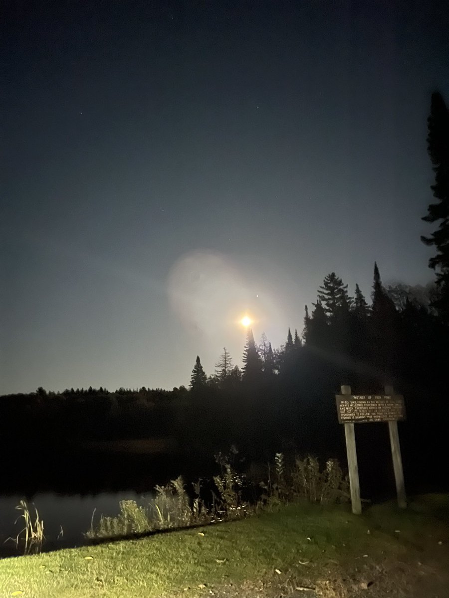 Samantha12Sue's tweet photo. π #moon #luna #FullMoon #night #midnight #NightOut #DateNight #UnderTheStars #happy #peaceful #pond #FishPond #NHfinds #trees #outside #forest #dark https://t.co/Dx23G89IUO