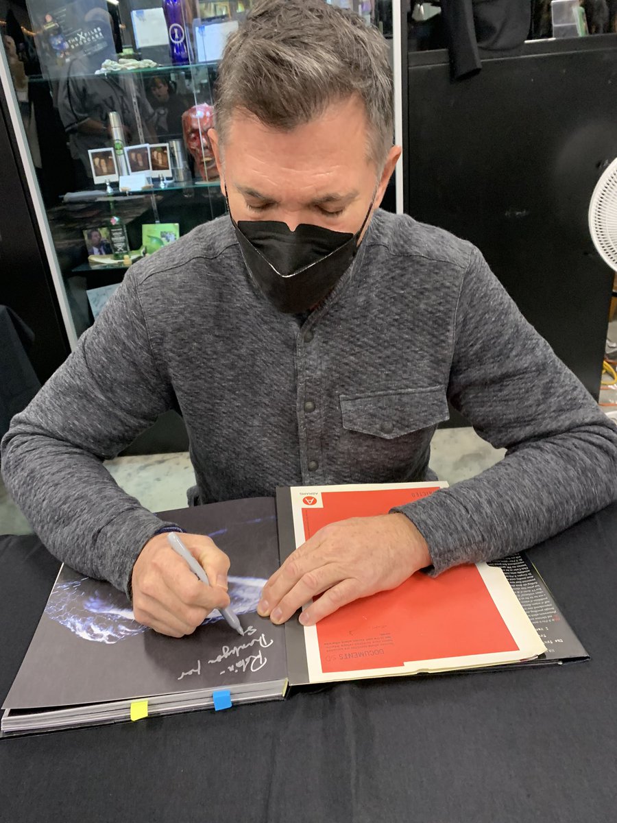 rstreb's tweet photo. Met Nicholas Lea aka Alex Krycek at the @XFilesMuseum  👽 https://t.co/MCTiWS53OA