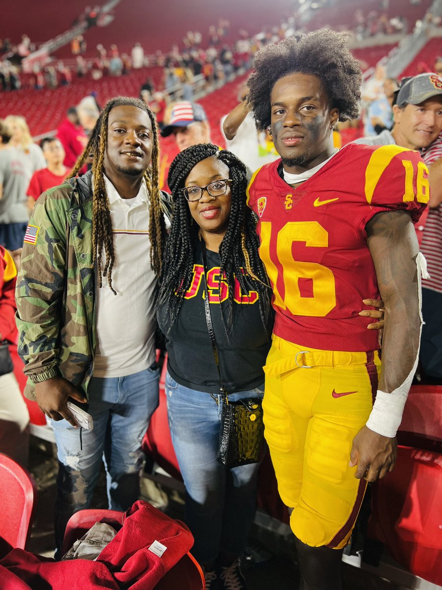 My Loves & I 🥰 Great Game Trojans 30-14 tonight!! #FightOn✌🏾 @tahj_washington