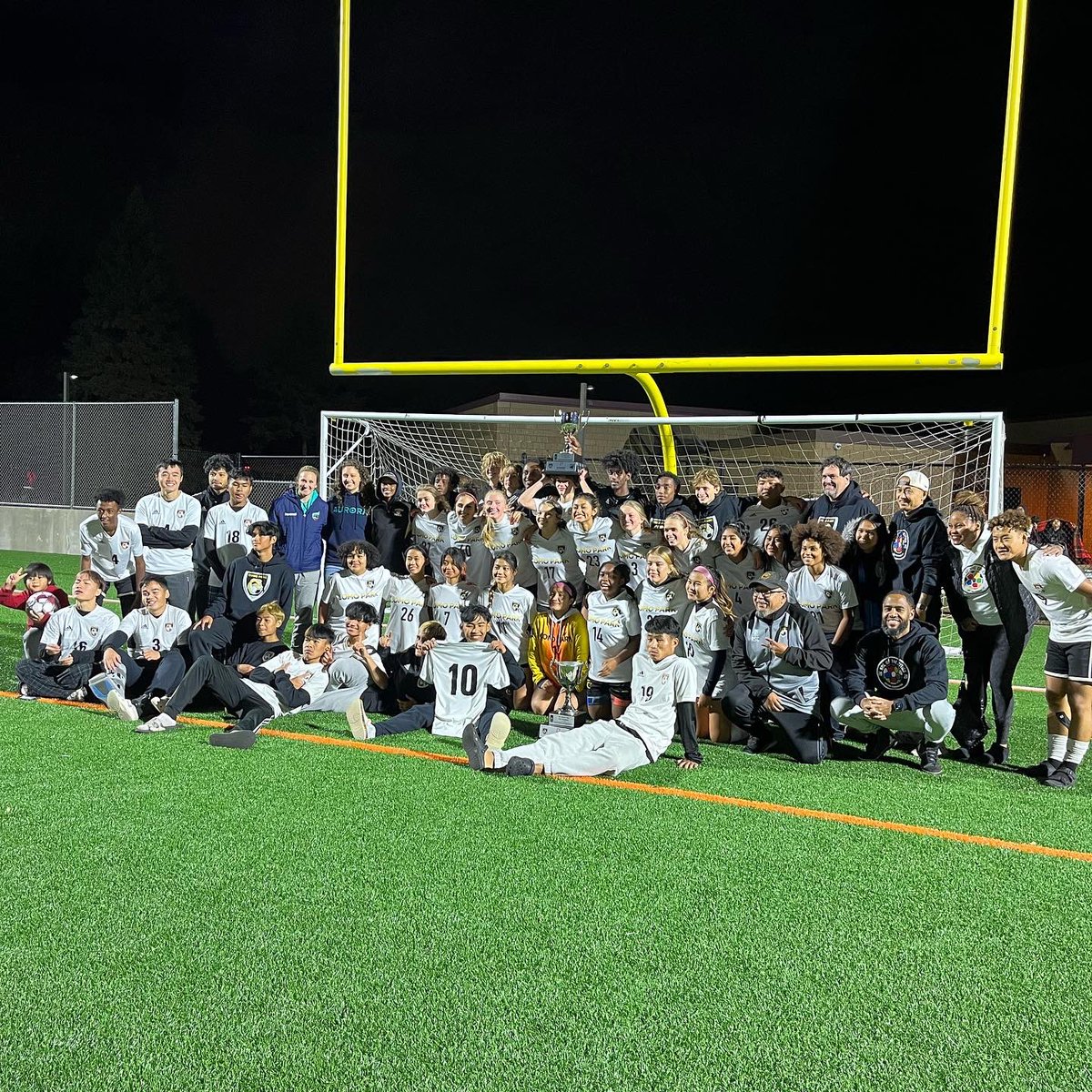 solofthecities's tweet photo. #SolOfTheCities was honored to present the 🏆 awards to the Men’s and Women’s winners of the St. Paul Mayors Cup.

Both schools were serve to play participants in SOTC league this past summer. 

Showing up in and for our communities is what Sol Of The Cities is all about! https://t.co/VZUdKomYMx