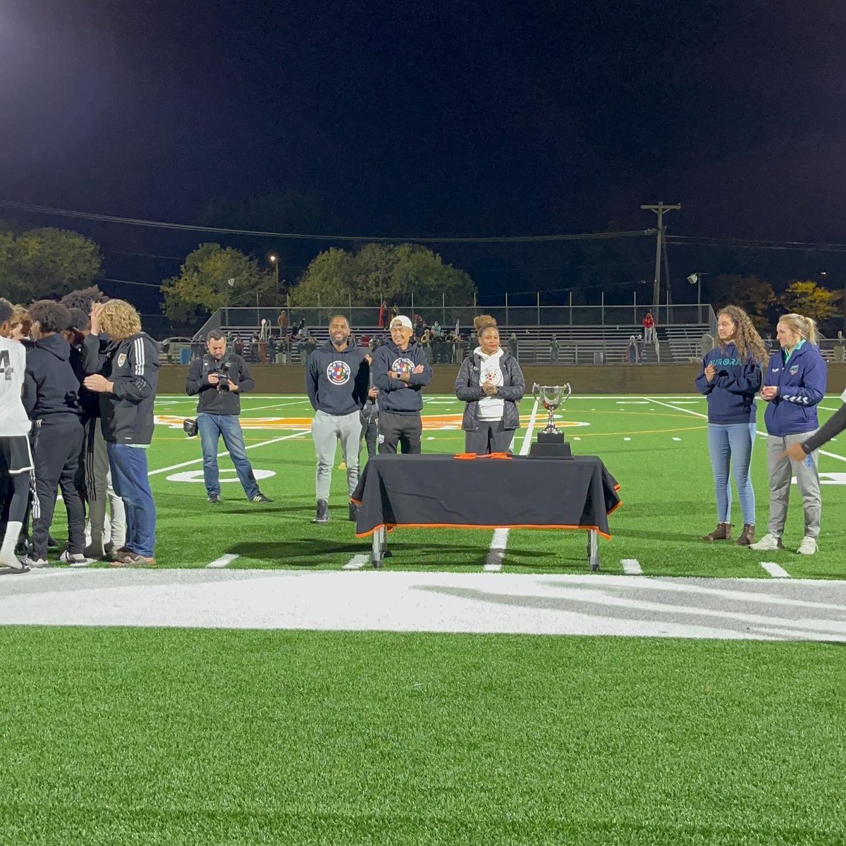 solofthecities's tweet photo. #SolOfTheCities was honored to present the 🏆 awards to the Men’s and Women’s winners of the St. Paul Mayors Cup.

Both schools were serve to play participants in SOTC league this past summer. 

Showing up in and for our communities is what Sol Of The Cities is all about! https://t.co/VZUdKomYMx