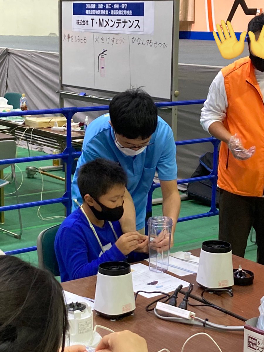 私も社長もブースでお仕事してるので、末っ子担当は高1長男。
これが予想以上に機能してて嬉しい！

椅子作ったり、スイーツ作ったり。
にーちゃんにお小遣いあげよ！