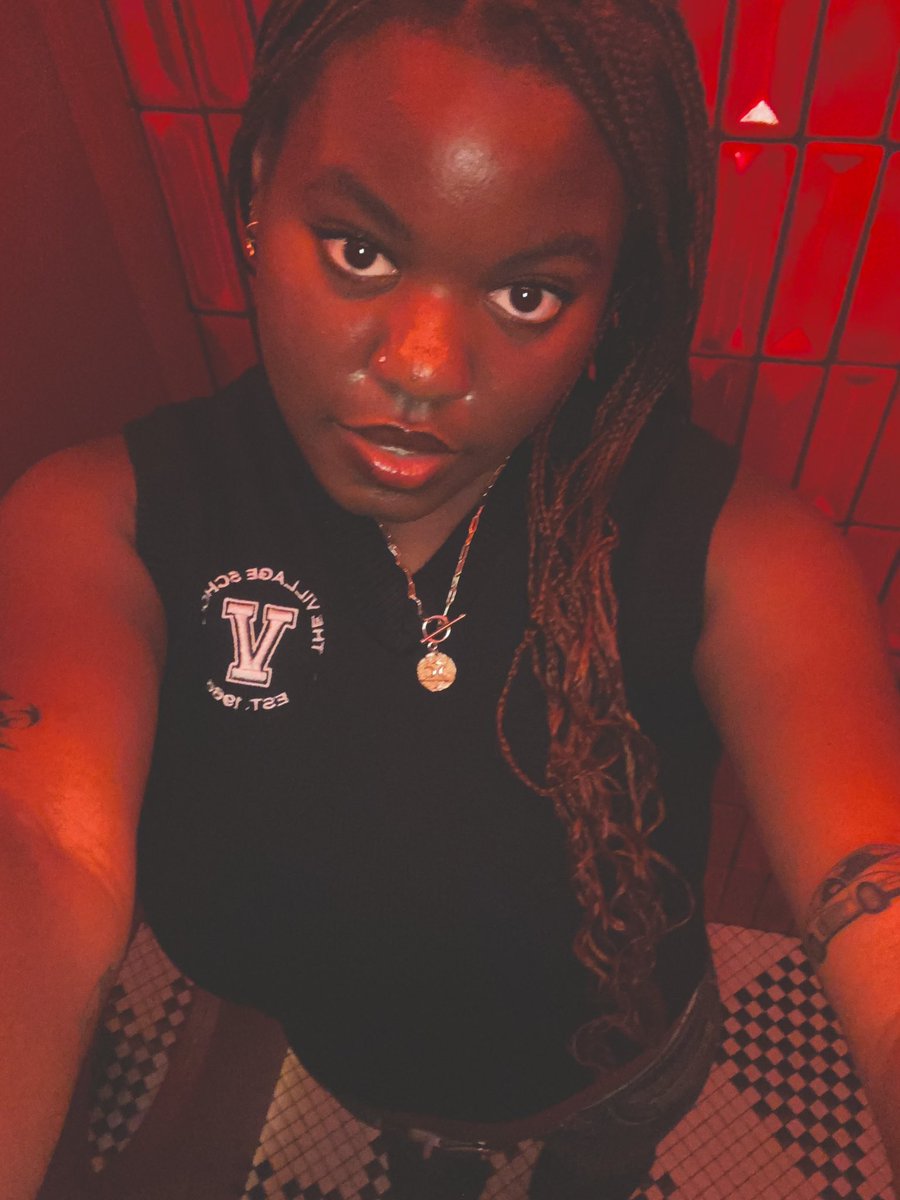 tizzytey's tweet photo. dark red ❤️ https://t.co/4xshbkf7JE