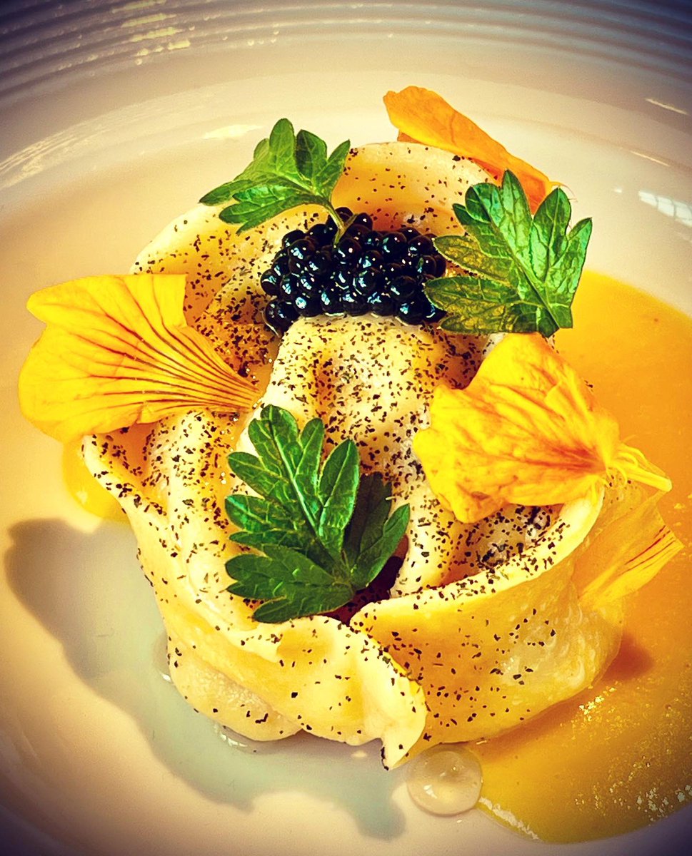 KarlWilkinson2's tweet photo. @carl1shoot @TheStaratHarome @Essexbeano Enjoyed this taster menu yesterday and it was superb. If you are able to get a table you must experience this. #yorkshirefoodie #tastermenu https://t.co/o1v6Dm3vg9
