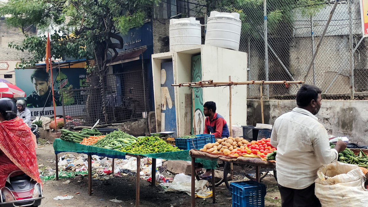 vinodsheker's tweet photo. Toilets in market place creating Nuisance to the people in our locality  as it is realsing  odour . Requesting you to shift to other place
Location : hazari bhavan, chaknwadi
#ghmc #Rajasingh #KTR #KTRNews https://t.co/DrTPSZ5N34