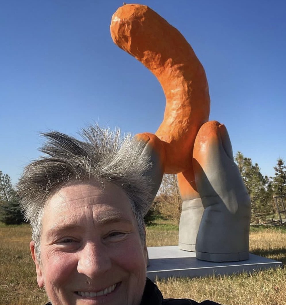 kpissfm's tweet photo. K.D Lang visited the Cheeto Cheetle statue in Cheadle,AB. She must have had a constant craving. #cheetle #cheetos #kdlang @kdlang @CheetosCanada https://t.co/YozxEqYGY2