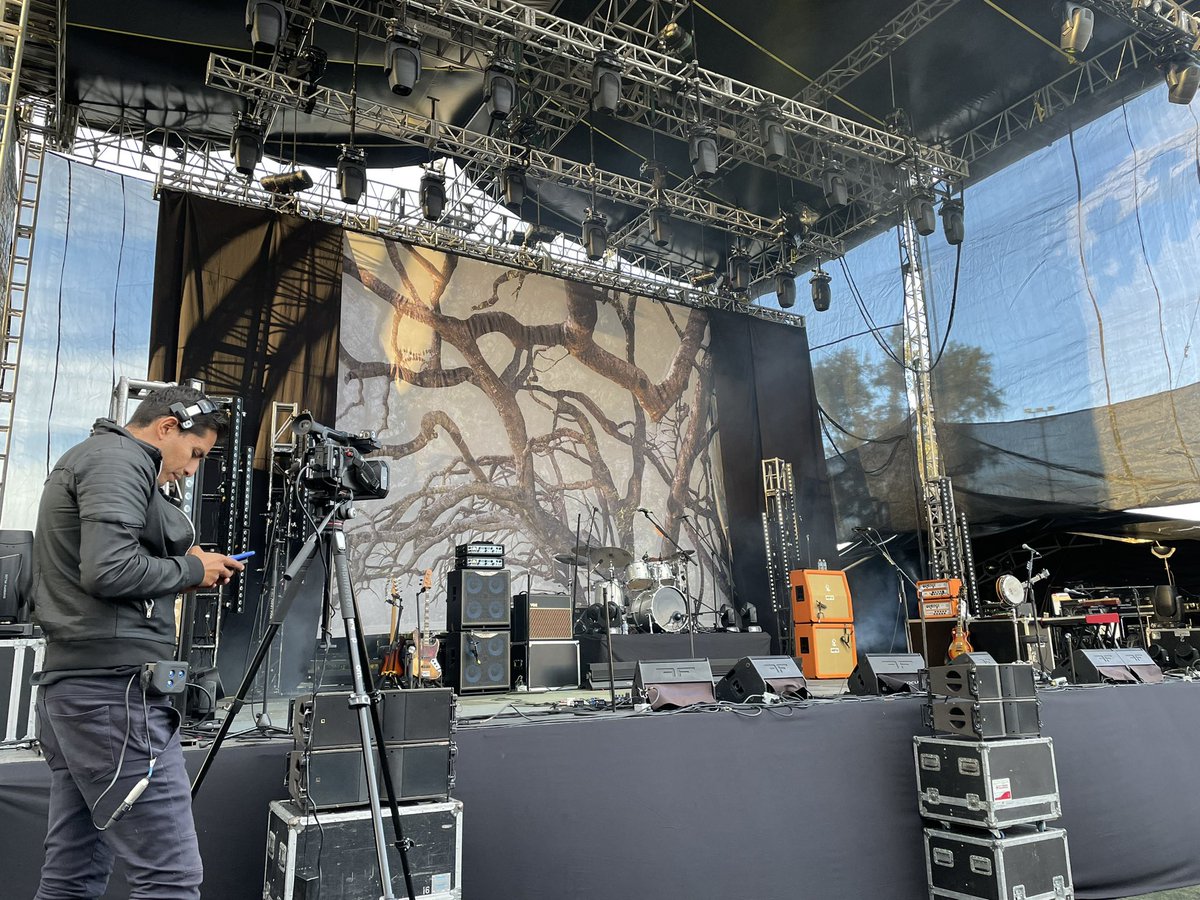 KoenmaJr20's tweet photo. Hoy el huarache 🩴 apuntó con rumbo a @TravisBand , por sus 20 años del #InvisibleBand … 😄 https://t.co/IrH8U19lR9
