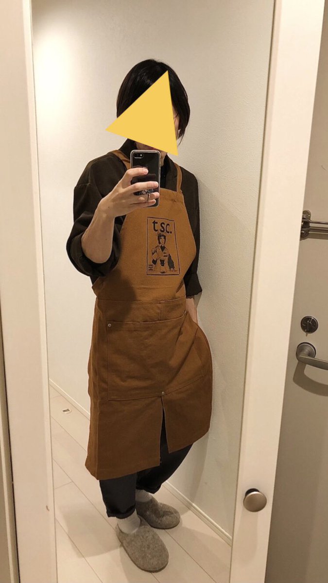コーヒー屋さんで使うエプロン届きました。
胸元に今回のビジュアルのプリント入ってます
綿100%のワークエプロン生地も12ozと分厚くリッチな仕上がりです。
シルエットもキャメルの色も良い感じ◎

あまり数はありませんが来週のイベントから持っていきます。よろしくお願い致します! 