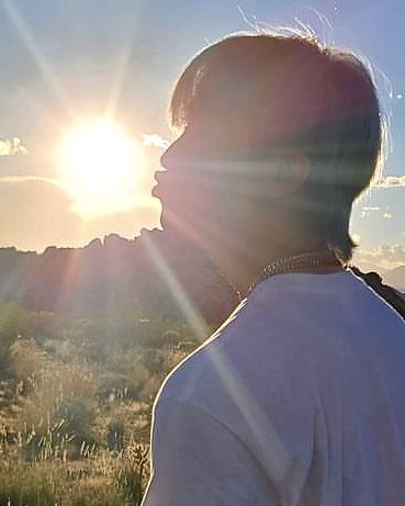 bbjaemm's tweet photo. mark kissed sun   sun kissed mark https://t.co/5lDdHk2Zry