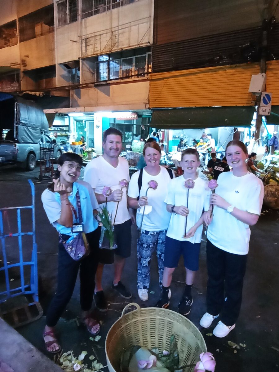 expique's tweet image. Looks like this family enjoyed our Bangkok Night Lights Tuk Tuk Tour. 🛺

And a big thanks to Guide Nun and Driver Sombat for taking these photos. 📷🙏

#bangkoktuktuktour #amazingthailand #nighttour