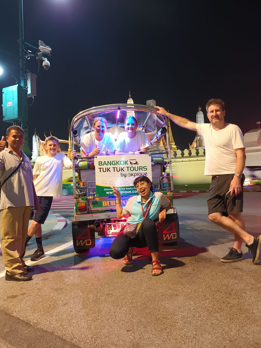 expique's tweet image. Looks like this family enjoyed our Bangkok Night Lights Tuk Tuk Tour. 🛺

And a big thanks to Guide Nun and Driver Sombat for taking these photos. 📷🙏

#bangkoktuktuktour #amazingthailand #nighttour