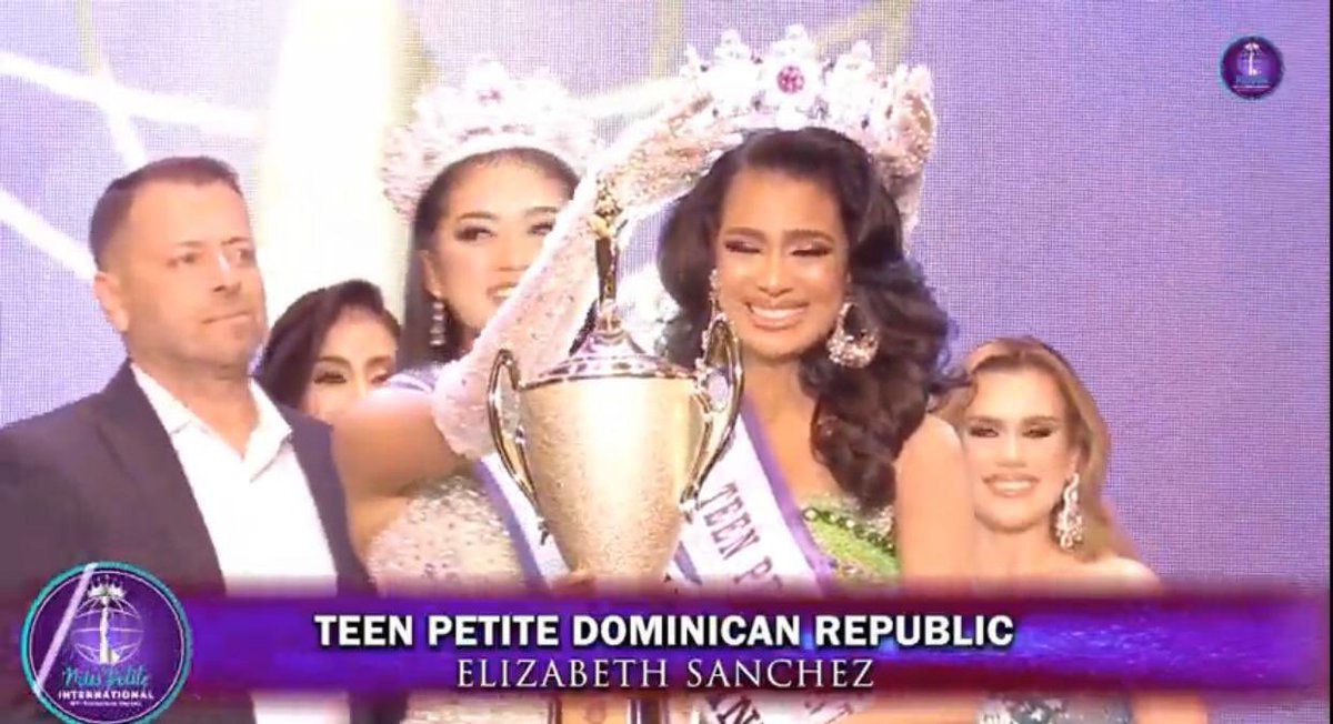 DrRamirezCF's tweet photo. Felicidades 🎈🎉 a nuestra reina Elizabeth Sánchez por poner en alto nuestra amada tierra Azua, al gana el galardón de: *Miss Teen Petite Internacional* Arriba Azua!
#ElizabethSanchez
#DrRamírezDiputado
#DeAzuaPalMundo https://t.co/n5GjwreT1B
