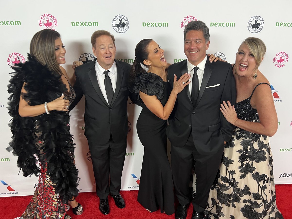 LuParker's tweet photo. Raising awareness for #diabetes tonight with this group of lovelies…@FrankBuckleyTV @SamOnTV @TheWendyBurch @KTLA @KTLAMorningNews #carouselball #diabetesawareness #typeone #friends https://t.co/ky99k1CdZp