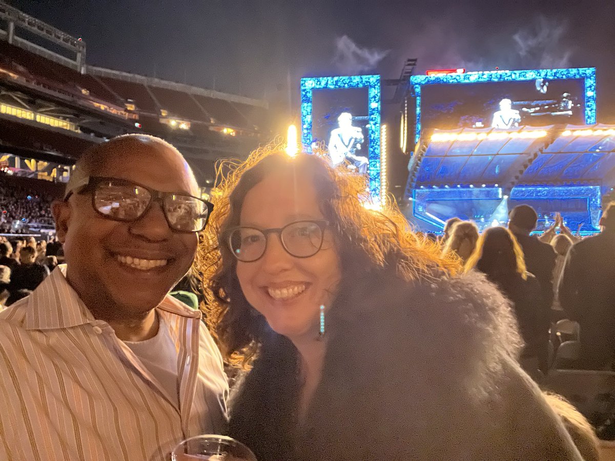 kenjbarnes1's tweet photo. Hanging out in Santa Clara with @AngelaTheChef, saying farewell to the Yellow Brick Road with Sir Elton John #Rocketman 🚀🕺🏻 https://t.co/kBhRJPMrdh