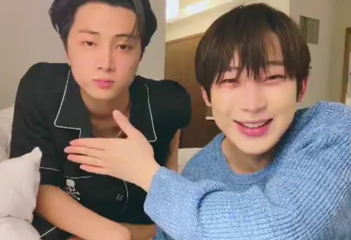 mainlyjay's tweet image. NOT AT SUNOO COVERING JAY’S CHEST??? PLEASE 😭😭😭