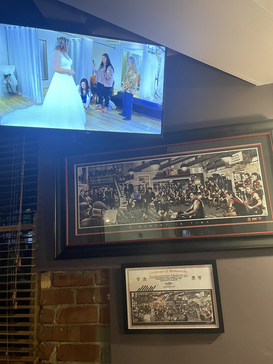 blu_boys's tweet image. Hehe,you just reminded me I took this pic the other night at the pub in Bendigo #FairSide