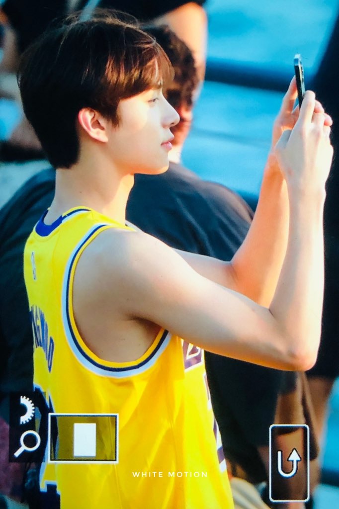 WhiteMotion_jw's tweet photo. 221008 나 정우가 넘 조아 #정우 #JUNGWOO #NCT127 https://t.co/Em9O7Lzzzr