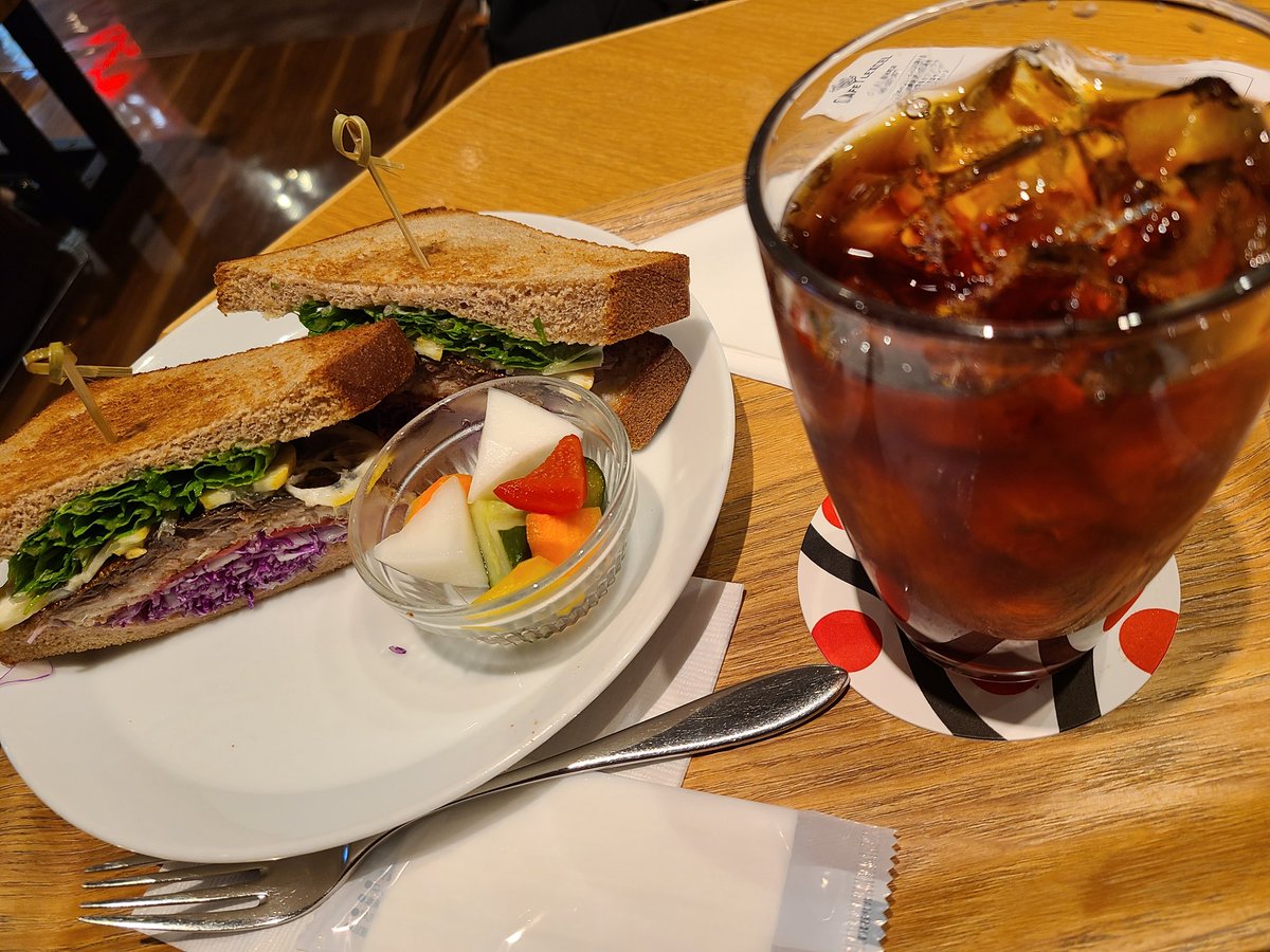 uno_due_tre_aaa's tweet photo. 宇野ちゃん前のエネルギー補給🍞 https://t.co/r1XRPDl038