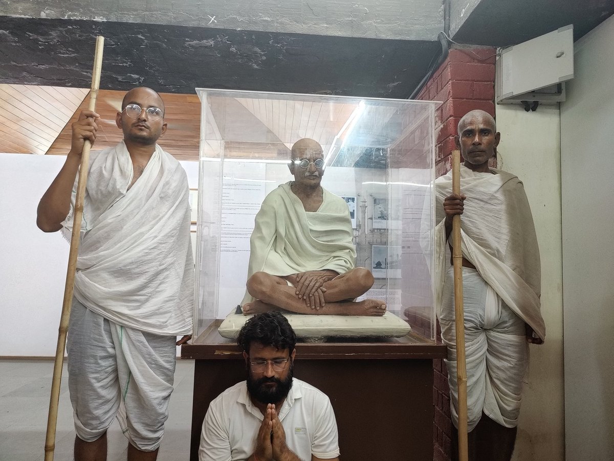 TheUpenYadav's tweet photo. जब तक मुख्यमंत्री राजस्थान कांग्रेस सरकार
युवा बेरोजगारों की मांगों के निस्तारण के लिए युवाओं के प्रतिनिधिमंडल को बुलाकर वार्ता नहीं करती है
तब तक मैं राजस्थान नहीं जाऊंगा और साबरमती आश्रम में रहूंगा तथा राहुल गांधी जी की भारत जोड़ो यात्रा के विरोध के लिए भी जाऊंगा
#सत्यमेव_जयते https://t.co/YVdtE2Tilm