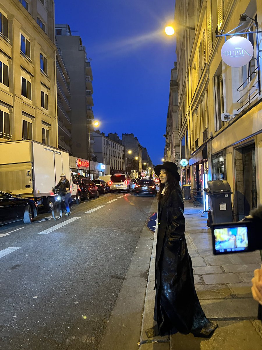 krungy21's tweet photo. 쇼장 가는길 https://t.co/KfxhO5lbnZ